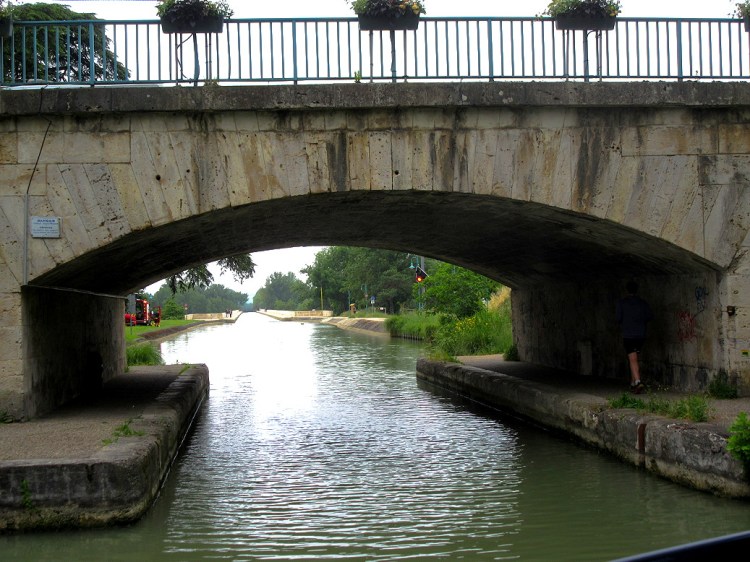 Agen viaduct fireman