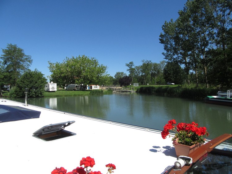 Buzet, Passing lock down to Baize