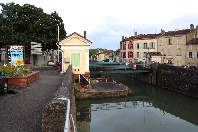 Moissac swing bridge