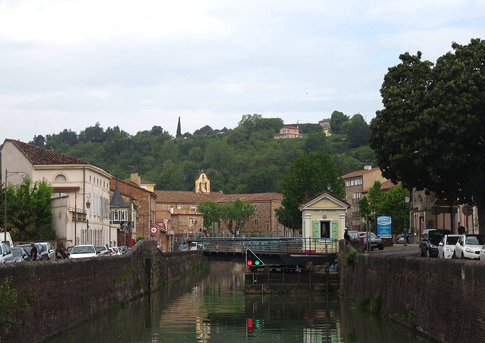 swing bridge Moissac