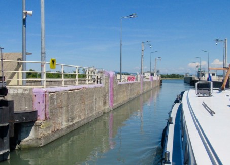 015F593F-ABAC-4993-8035-5B444AF11F41