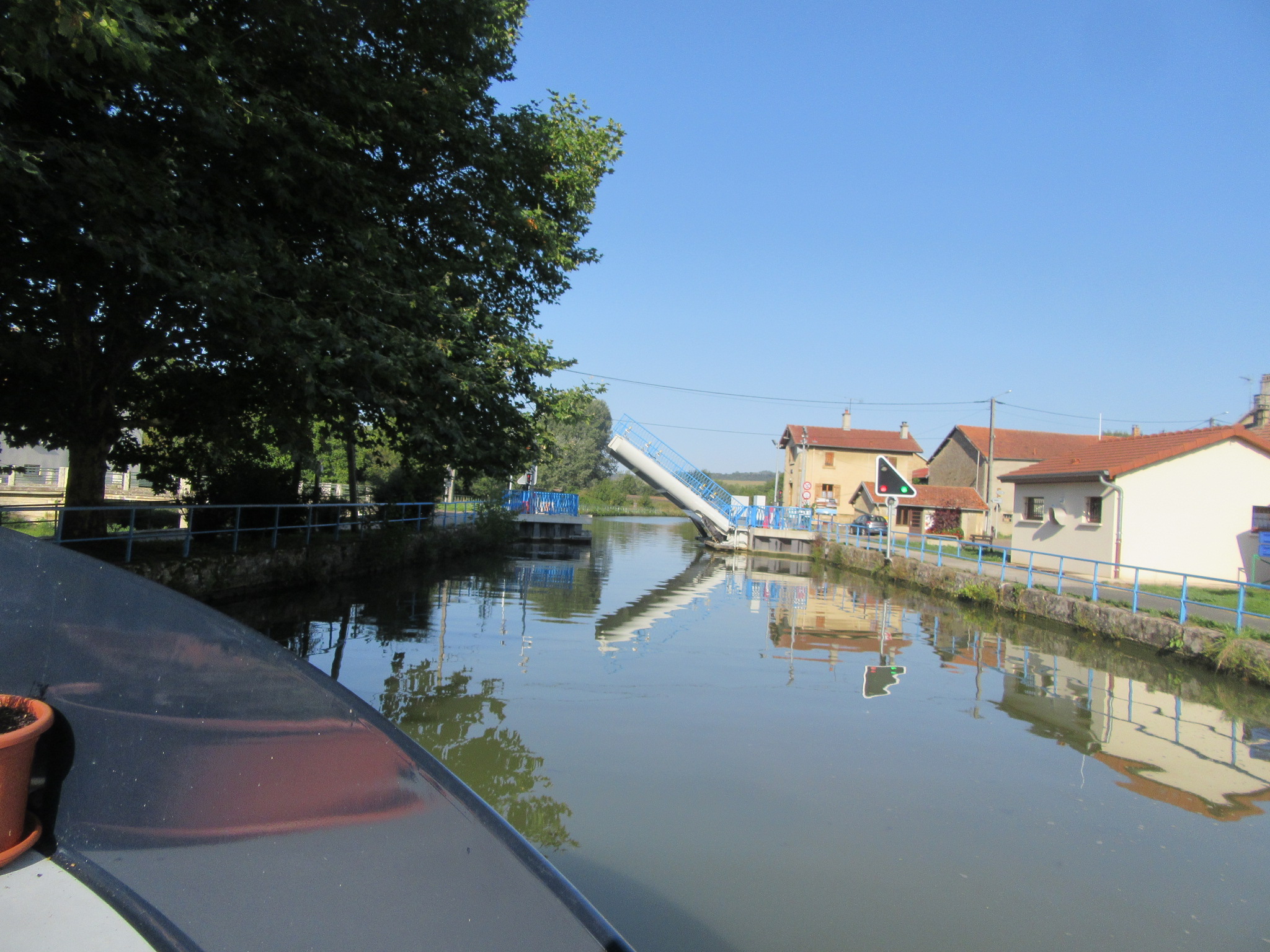 9BF3EBAD-68C4-404C-A76F-0779301A40CC